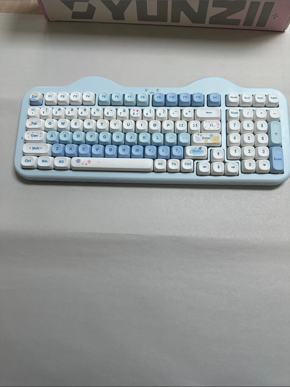 Cute Blue & White Wireless Keyboard - Yunzii C98